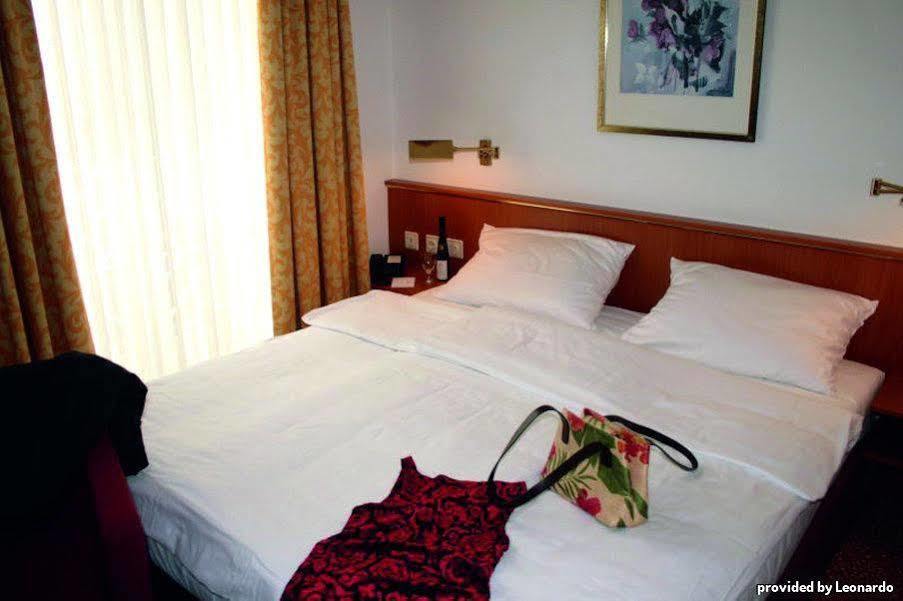 Best Western Hotel يبستات المظهر الخارجي الصورة